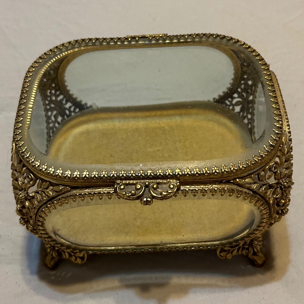 Vintage Matson Ormolu Filigree Vanity Trinket/Jewelry Box Beveled Glass